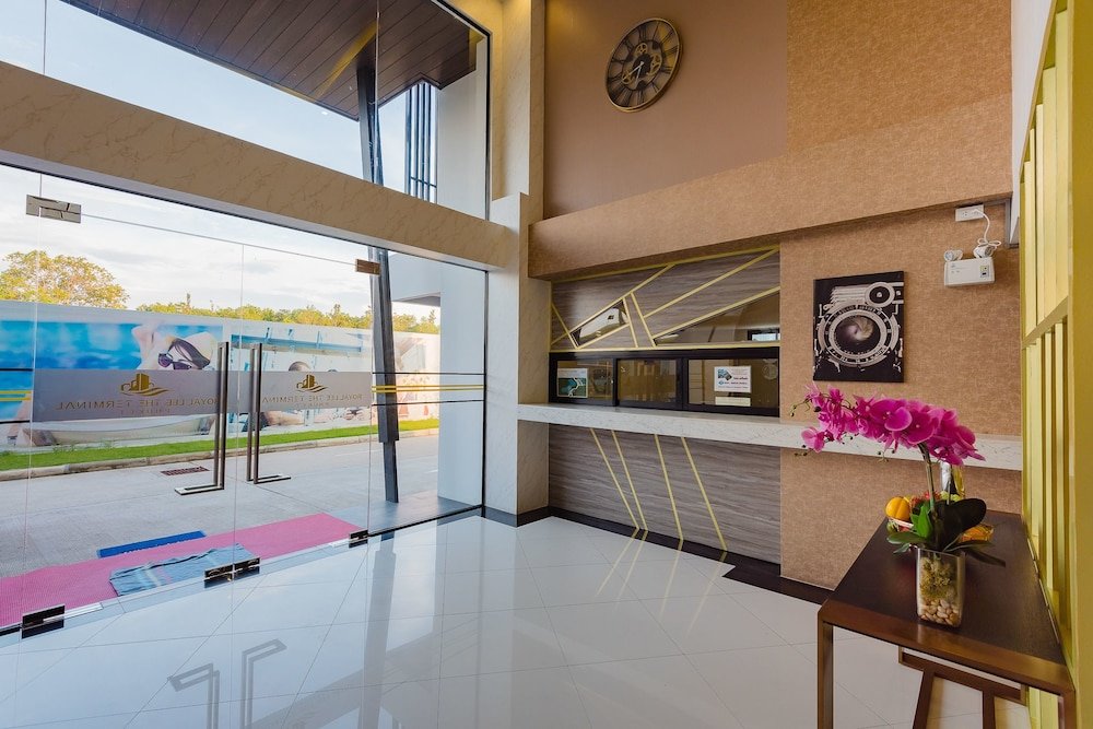 Тхаланг: Royal Lee The Terminal Phuket Condominium by Cullinan R.