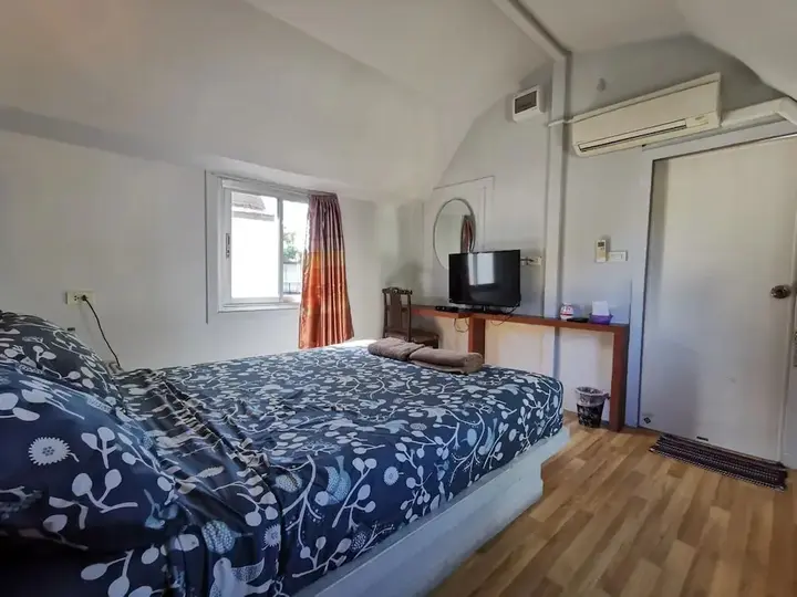 Сирача: De Coco House