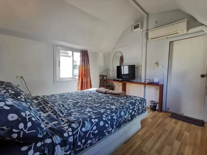 Сирача: De Coco House