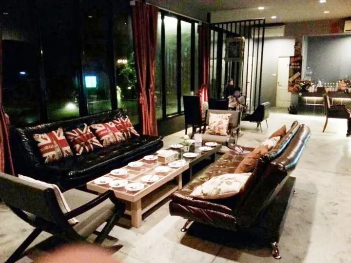 Сирача: De Coco House