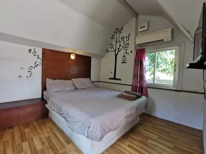 Сирача: De Coco House