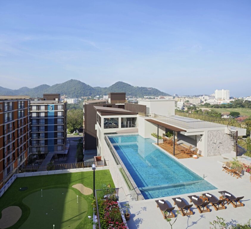 Сирача: Balcony Courtyard Hotel & Serviced Apartment