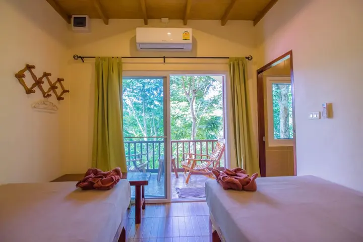 Фаном: Khaosok River Home Resort