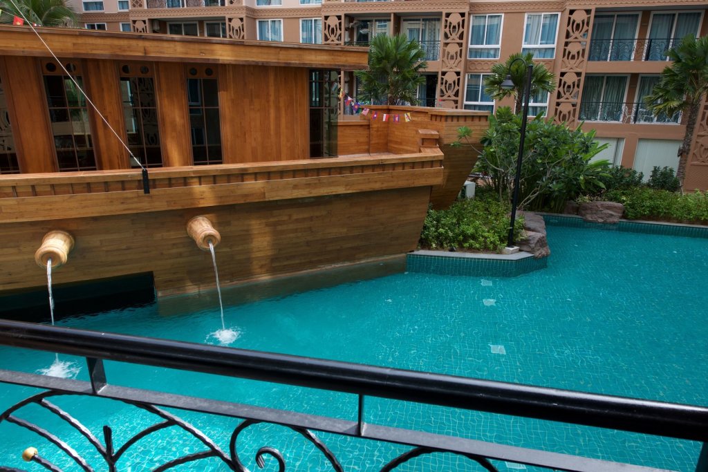 Паттайя: Atlantis Pattaya High Service