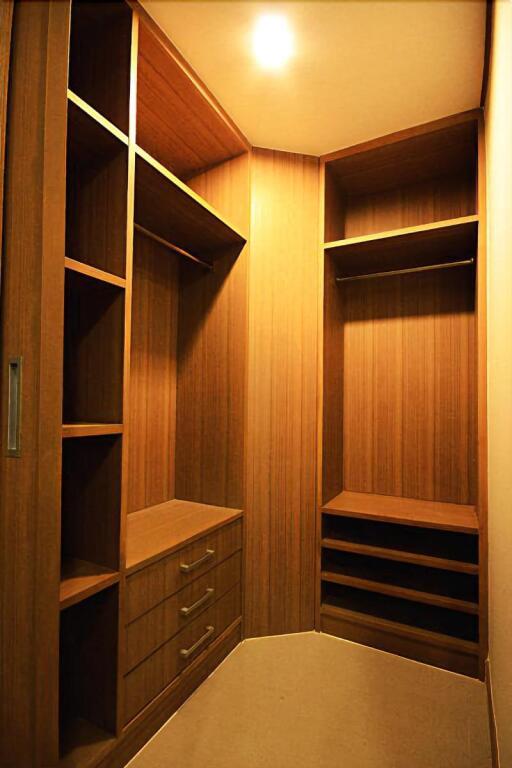 Бангкок: The Chateau Luxury Serviced Apartment