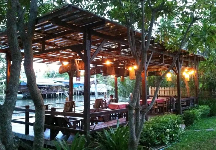 Ампхава: Baan Suan Amphawa