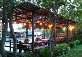 Ампхава: Baan Suan Amphawa