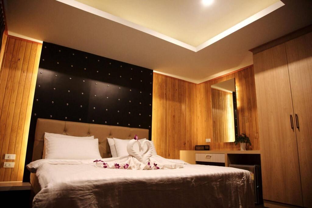 пляж Санрайз: Poohbar Resort & Lotusdive
