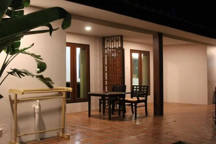 пляж Санрайз: Poohbar Resort & Lotusdive