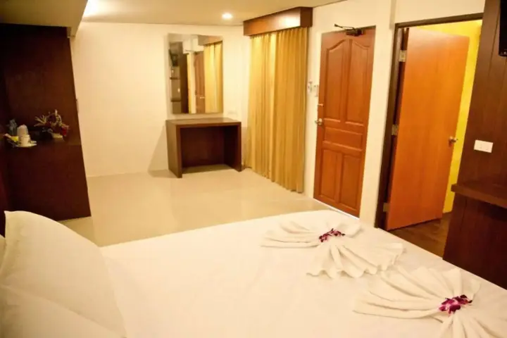 пляж Санрайз: Poohbar Resort & Lotusdive