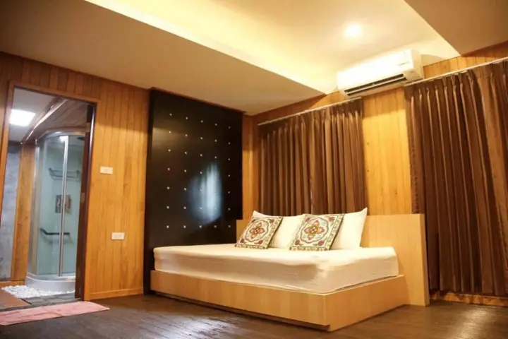 пляж Санрайз: Poohbar Resort & Lotusdive