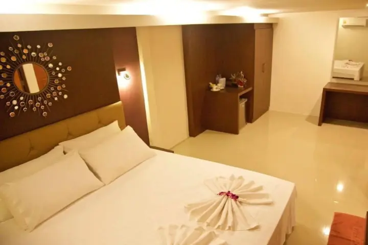 пляж Санрайз: Poohbar Resort & Lotusdive