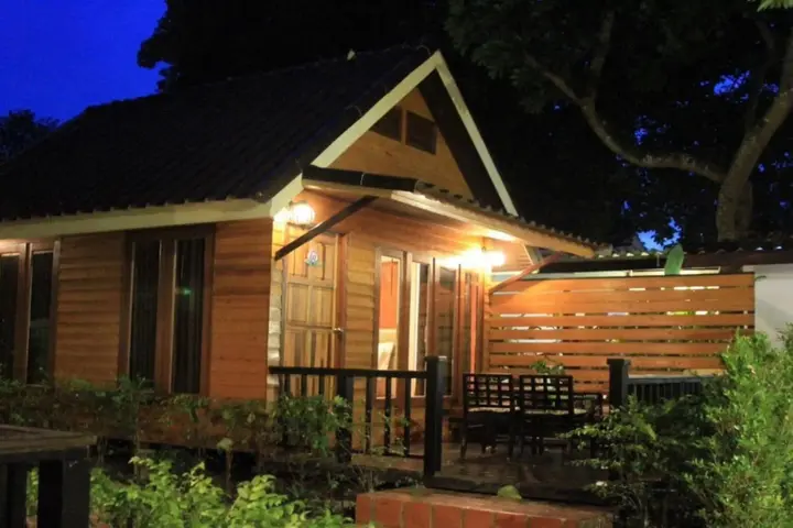 пляж Санрайз: Poohbar Resort & Lotusdive
