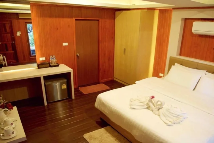 пляж Санрайз: Poohbar Resort & Lotusdive