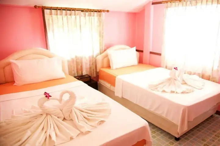 пляж Санрайз: Poohbar Resort & Lotusdive
