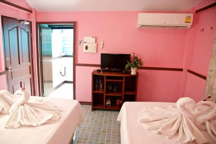 пляж Санрайз: Poohbar Resort & Lotusdive