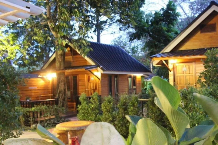 пляж Санрайз: Poohbar Resort & Lotusdive