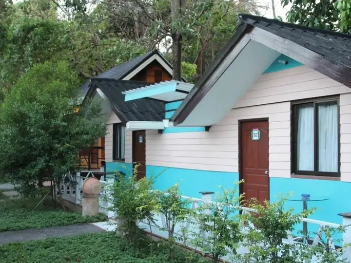 пляж Санрайз: Poohbar Resort & Lotusdive