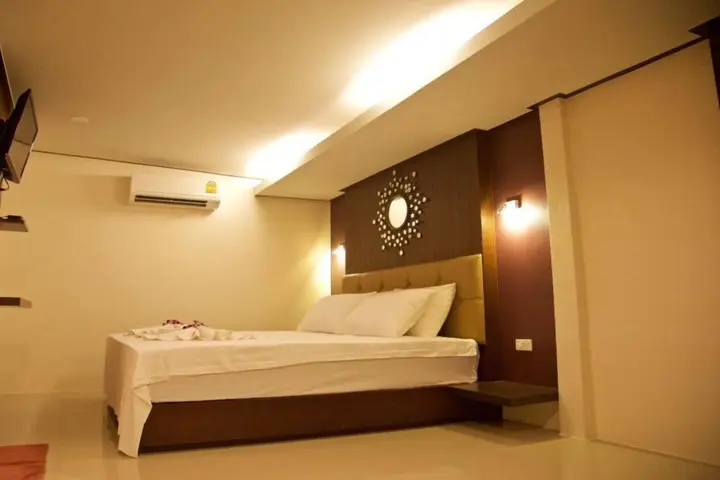 пляж Санрайз: Poohbar Resort & Lotusdive