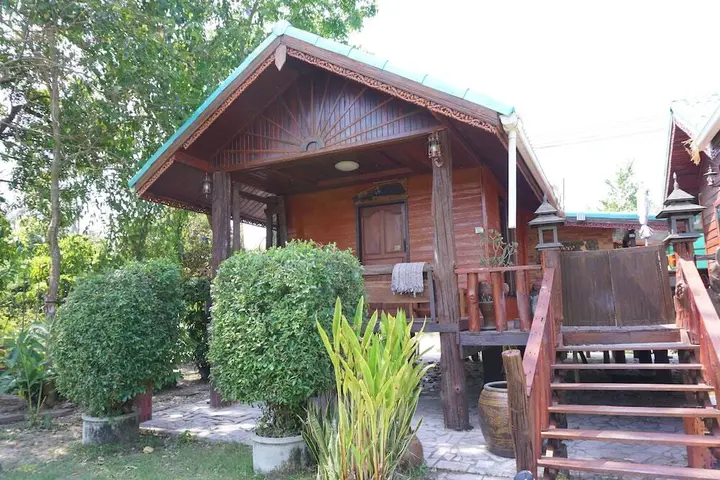 Утхай-Тхани: Ruenkhawhom Residence
