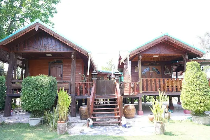 Утхай-Тхани: Ruenkhawhom Residence