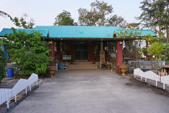 Утхай-Тхани: Ruenkhawhom Residence