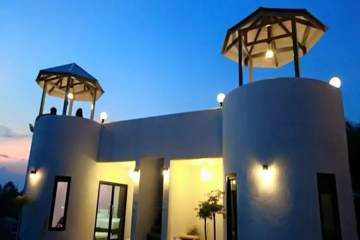 Пхетчхабури: The Balcony at Chao Samran