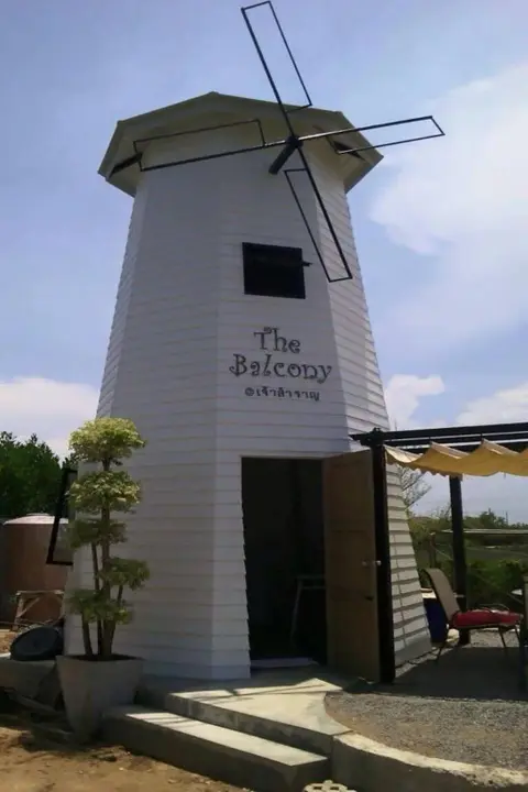 Пхетчхабури: The Balcony at Chao Samran