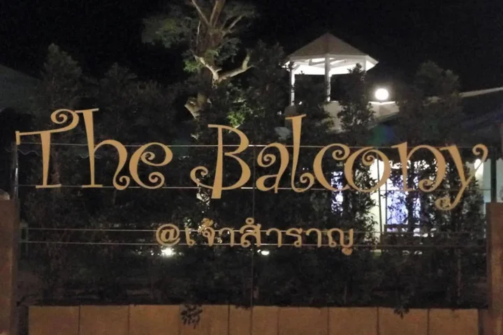 Пхетчхабури: The Balcony at Chao Samran