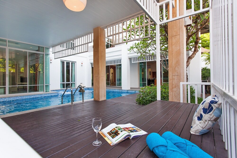 На Чом Тхиан: Jomtien Waree 9 with 6 bedrooms