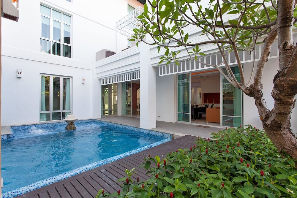 Jomtien Waree 9 with 6 bedrooms — фото 1