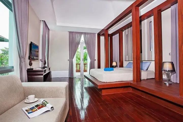 На Чом Тхиан: Jomtien Waree 9 with 6 bedrooms