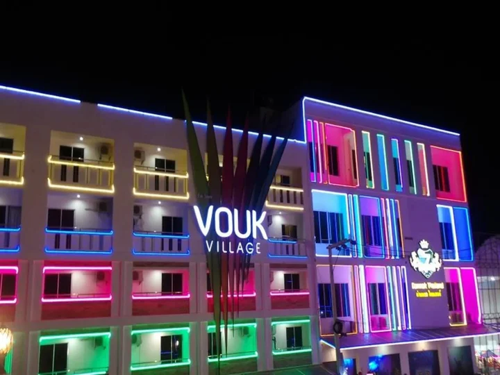 Садао: Vouk Village