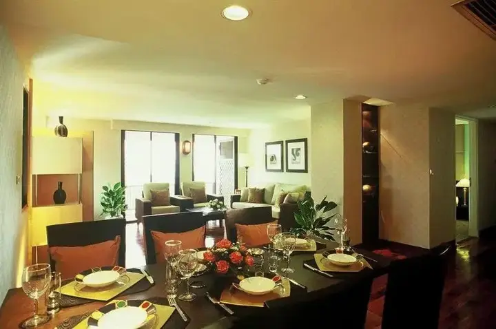 Бангкок: Gardengrove Suites Serviced Apartment