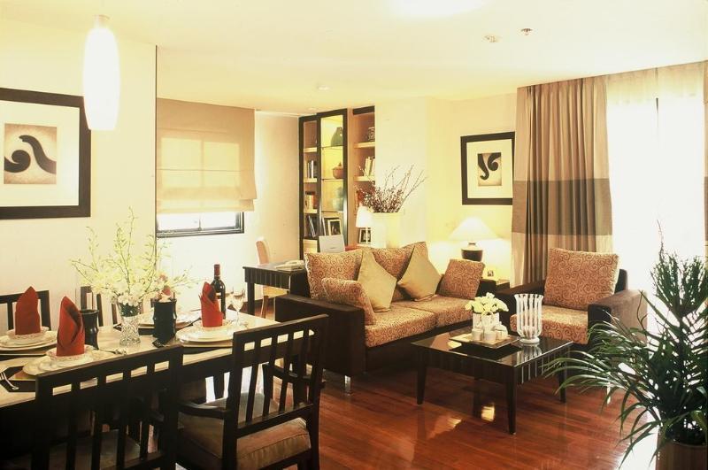 Бангкок: Gardengrove Suites Serviced Apartment
