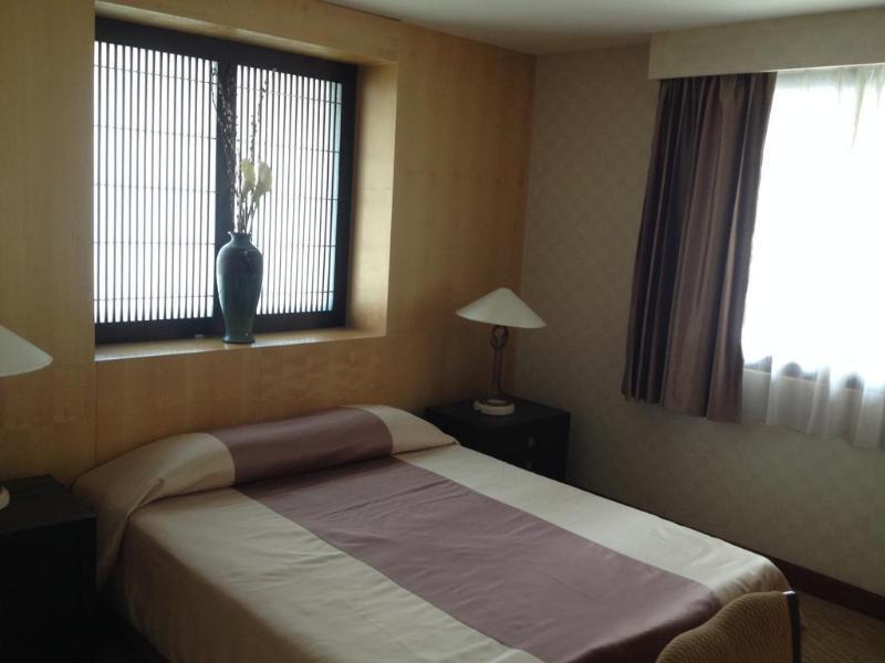 Бангкок: Gardengrove Suites Serviced Apartment