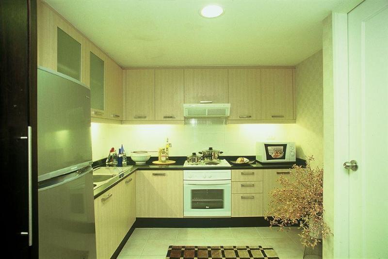 Бангкок: Gardengrove Suites Serviced Apartment