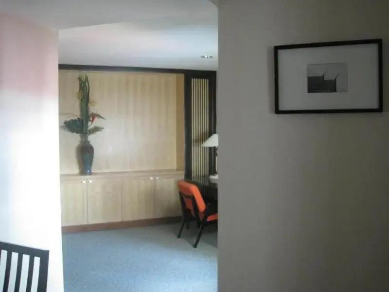 Бангкок: Gardengrove Suites Serviced Apartment