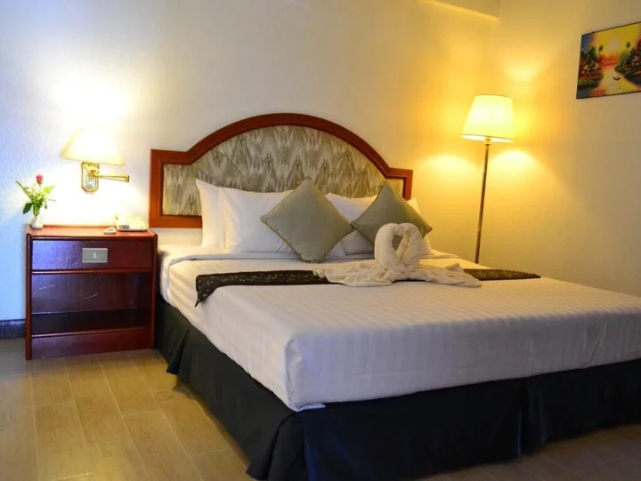 Кхэм Сон: Nattirat Grand Hotel