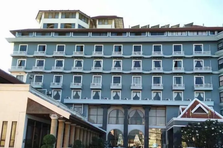Кхэм Сон: Nattirat Grand Hotel