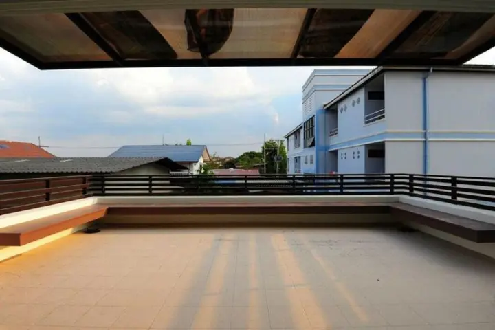 Кхлонг-Янг: Sawairiang Place