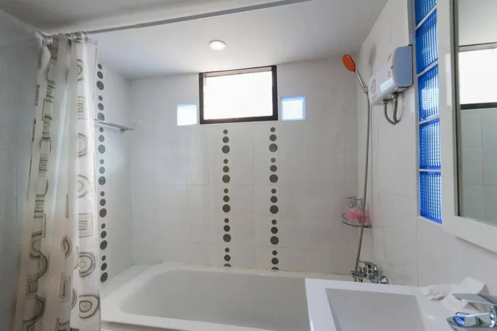 Лоэй: The Stay Guest House