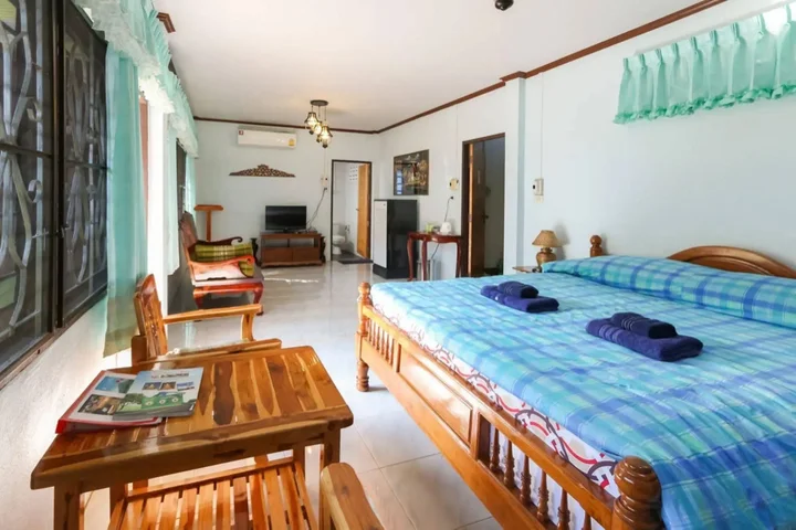 Лоэй: The Stay Guest House