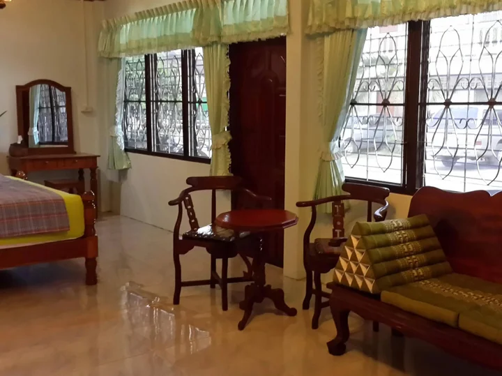 Лоэй: The Stay Guest House