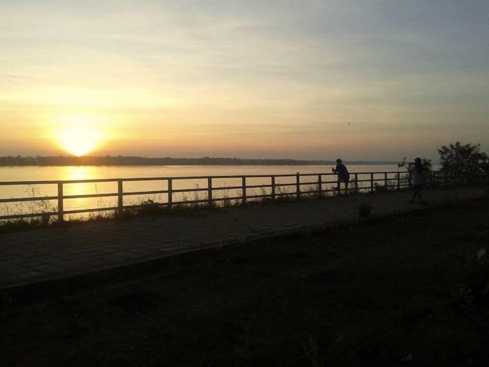 Тхат-Пханом: Wangnamkam Riverside Resort