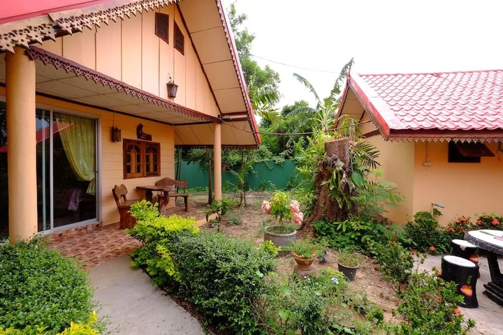 Тхат-Пханом: Rotchana's Retreat Hotel on Mekong That Phanom