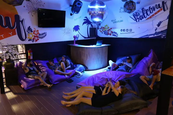 Краби: Balcony Party Hostel Beachfront - Adults Only