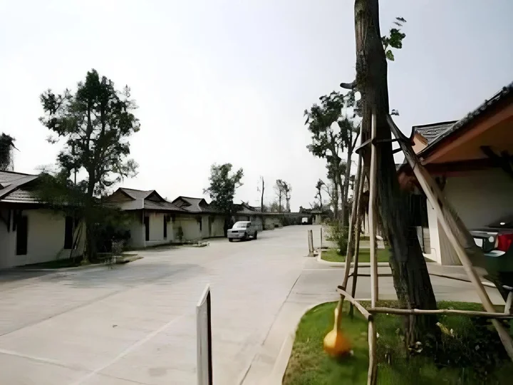 Накхонсаван: Bangrak Resort
