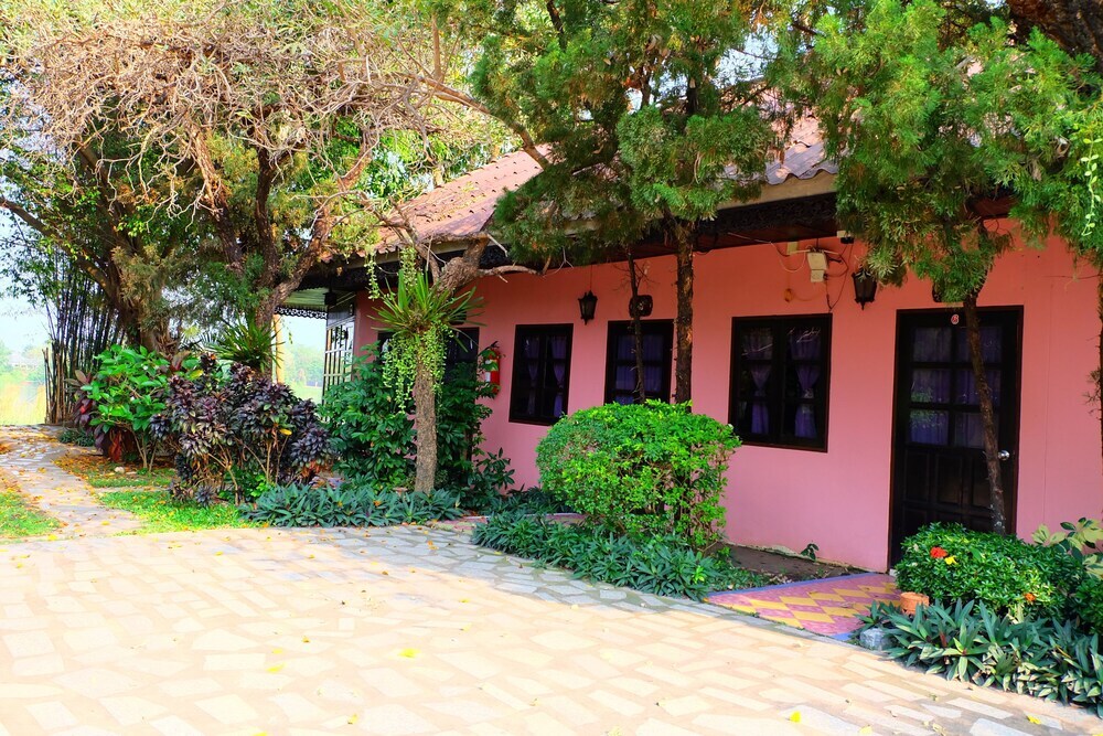 Исторический парк Kamphaeng Phet: P Resort Riverside