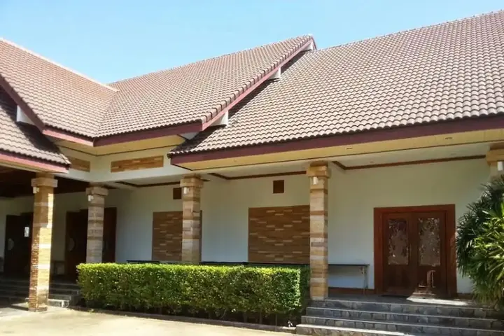 Prasat: Thongpaeka Hotel